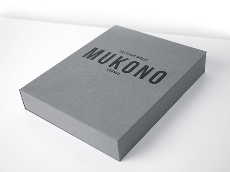 Mukono | Portfolio box + T-Stand