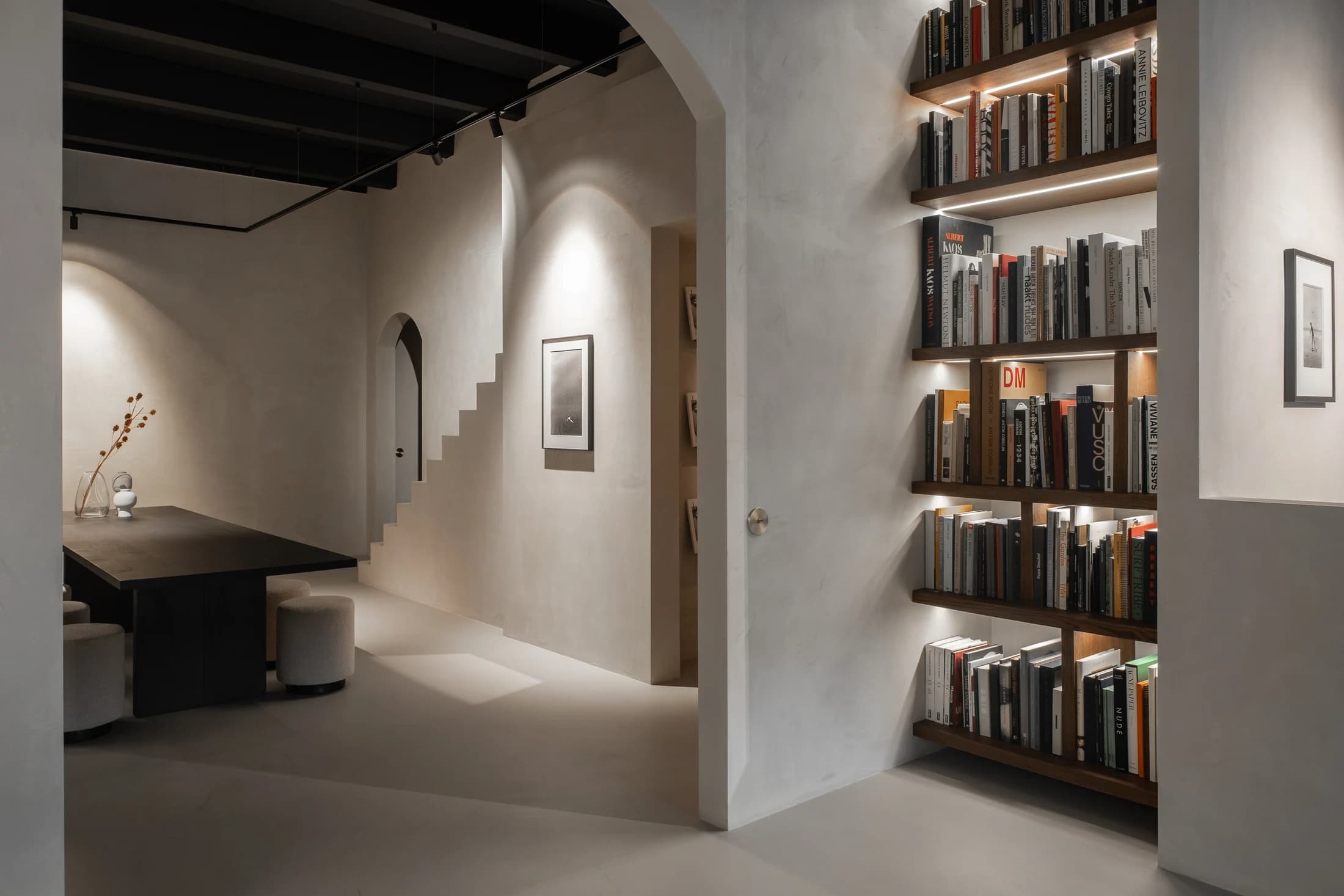 The library and interior at 1605 HQ